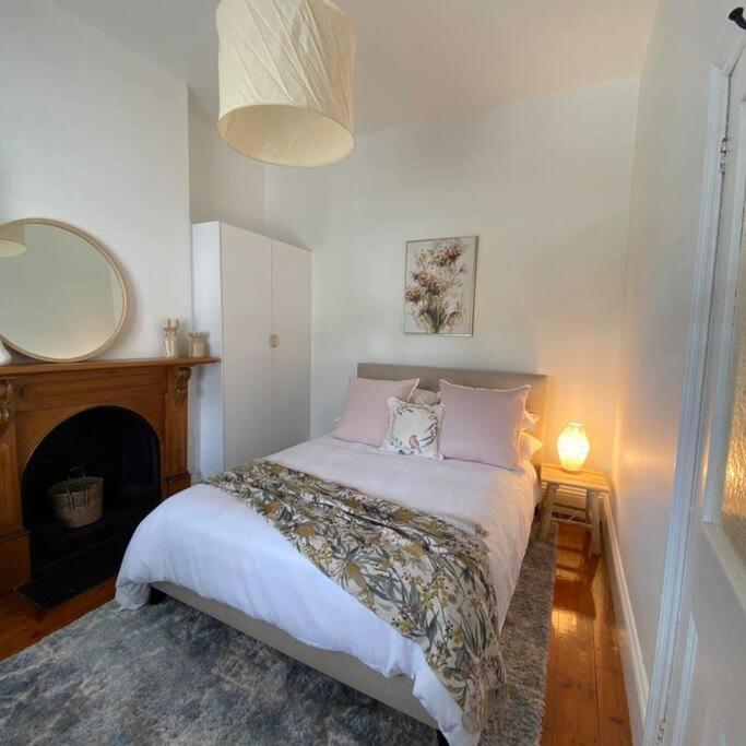 Charming Cottage Nestled In Prime Location Launceston Exterior foto